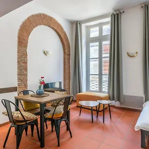 very-nice-apartment-located-on-the-main-square-toulouse-welkeys.midi-pyreneeshotels.com/