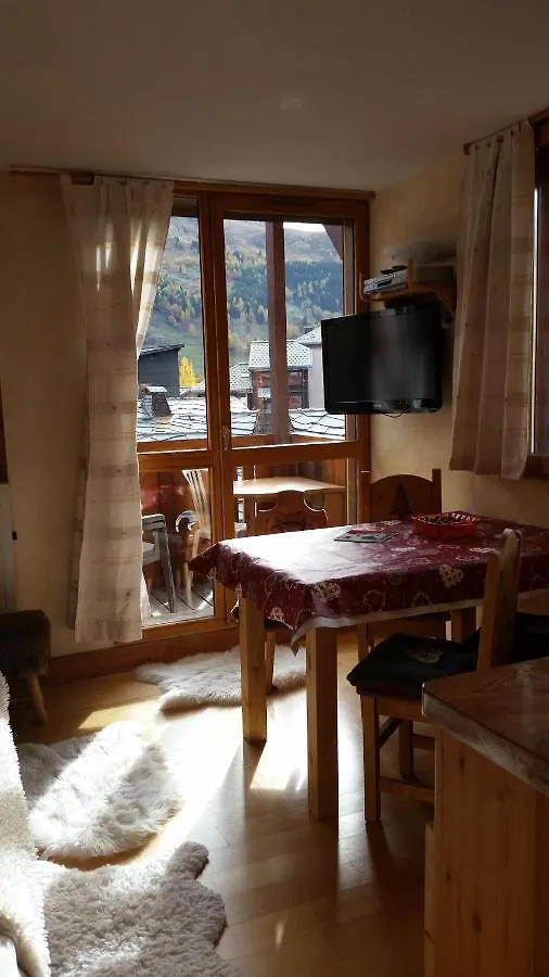 Joli petit appartement cosi 5 personnes maxi plein centre station les deux alpes